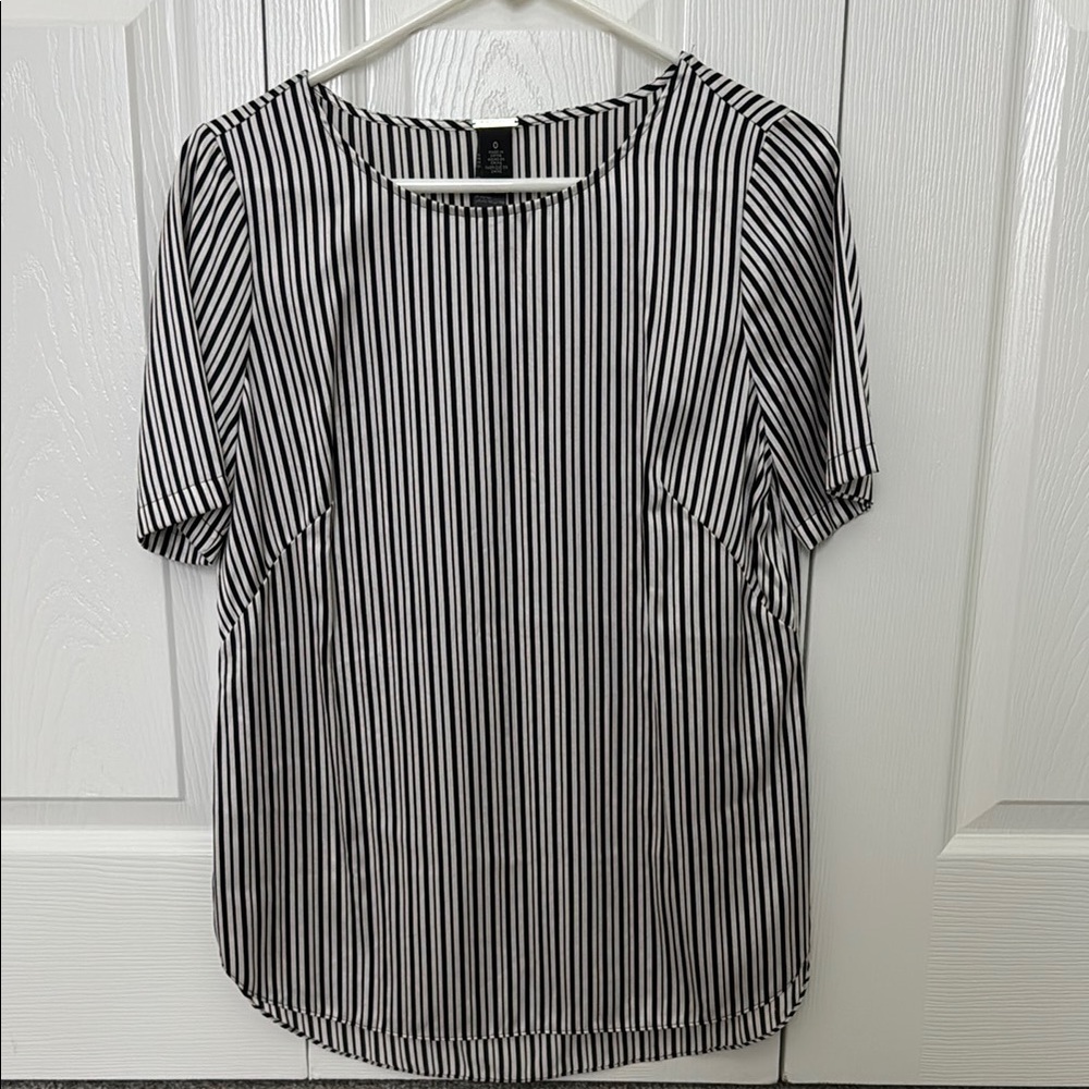 Chico’s Black Label White and Black Short Sleeve Blouse.